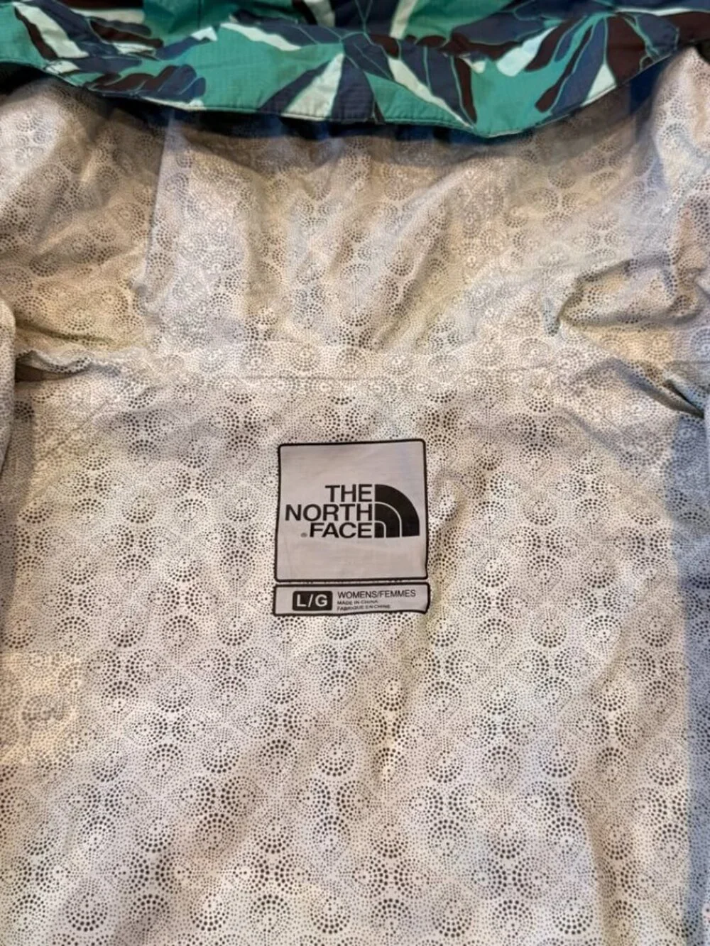 NEW The North Face women's large Hyvent 2.5L waterproof Retails $150. - Picture 2 of 9